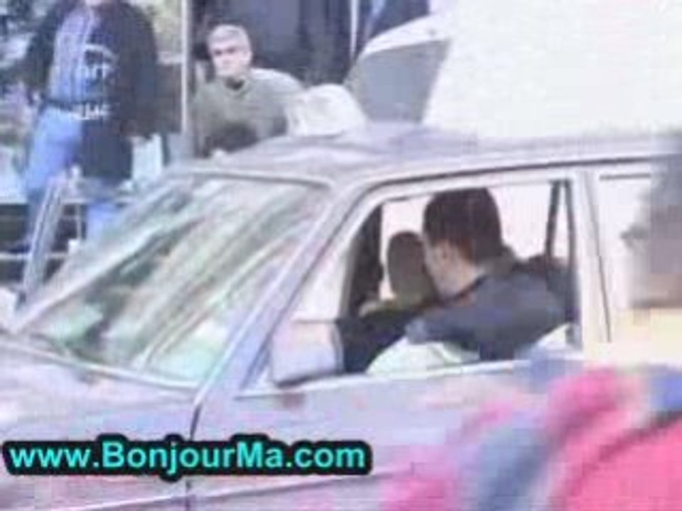 بيتخاوتو على سواقين التاكسي وما بيرضو يسكرو الباب