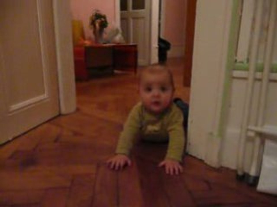 Gaspard n'a pas encore trouvé la marche avant