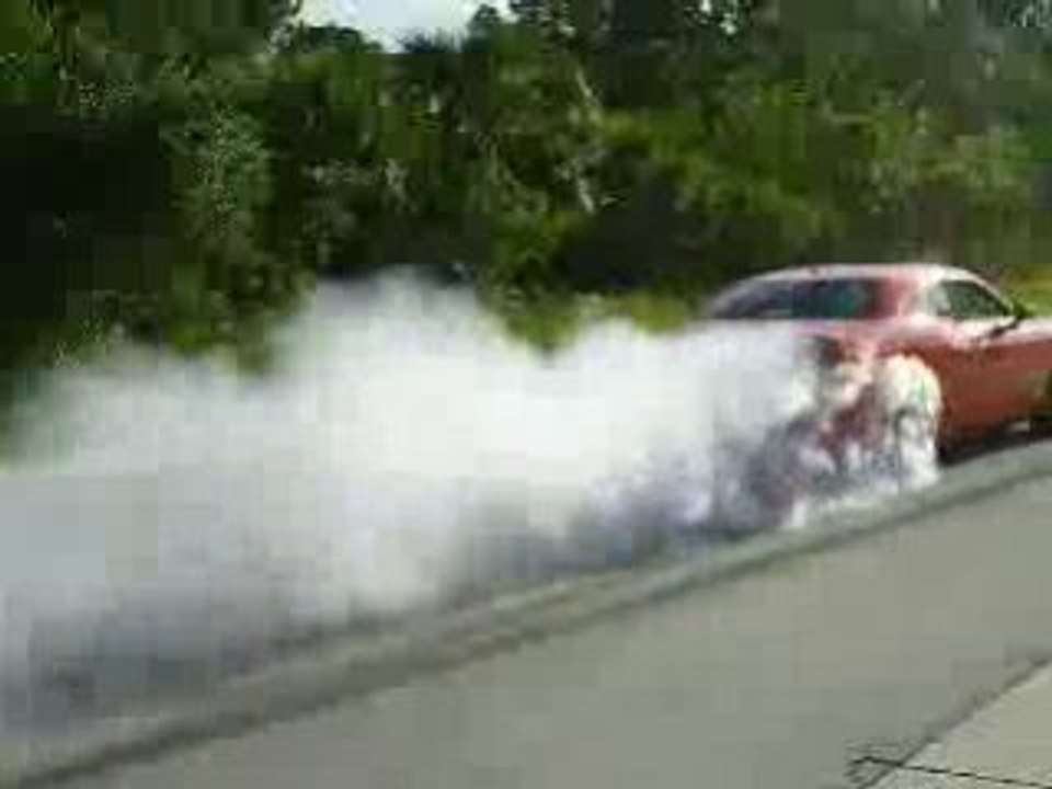 Twin Turbo Challenger SRT8 Burnout