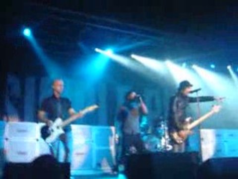 concert simple plan à marseille Shut up