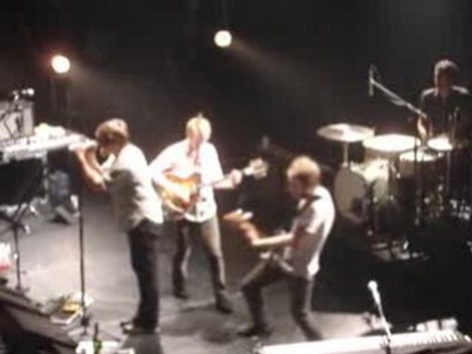 Cold War Kids - Hang me up to dry