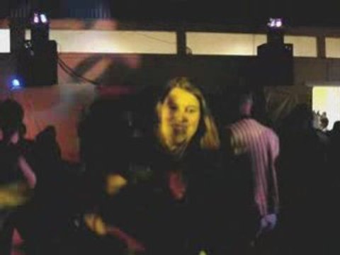 Dj's inferno, poulet disco à l'école 8 d'Ixelles