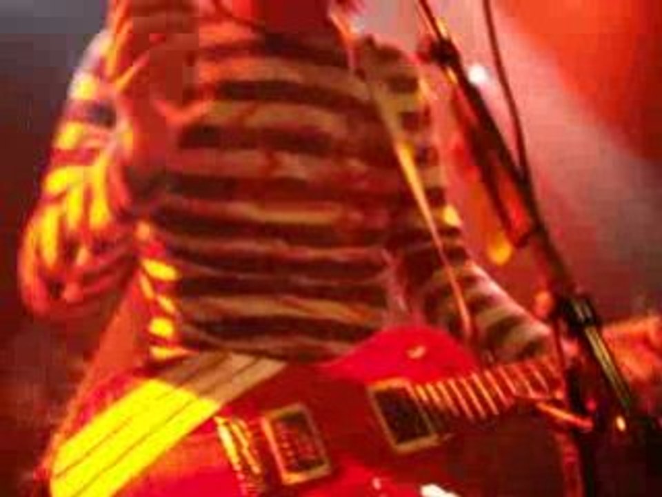 AB - Elliot Minor - The White One Is Evil