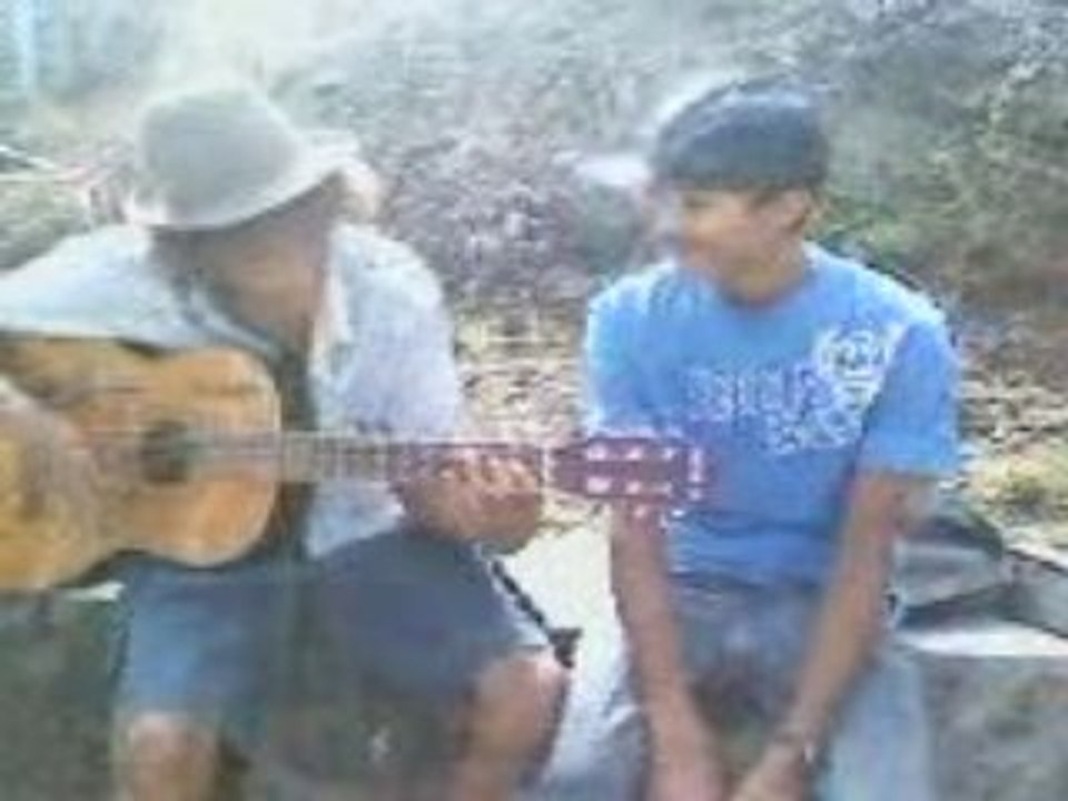 Martial & Simon chantent.