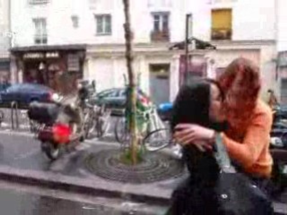 Un petit tour à Pigalle entre potes ?