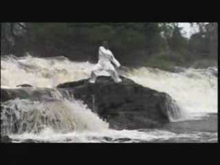 Kung fu Wushu dans les cascades