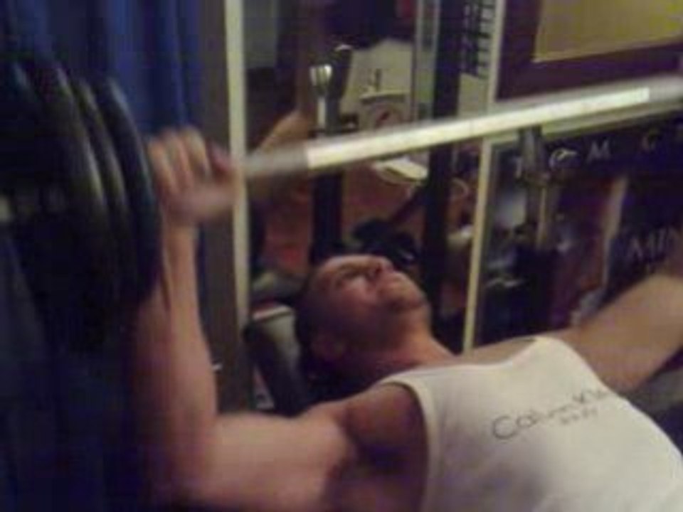 EMATUBE - EMA IN ACTION PRE - PRODUCTION 1 WORKOUT PECTORAL