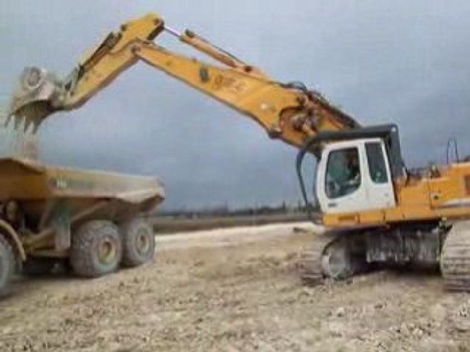 LIEBHERR R954C + 740