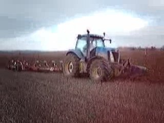 tracteur t8030 et kverneland 7 corps semi-portée