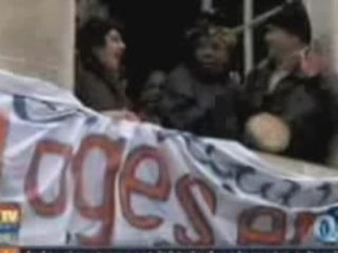 Le Collectif des Mal-logés en Colère occupe Martin Hirsch