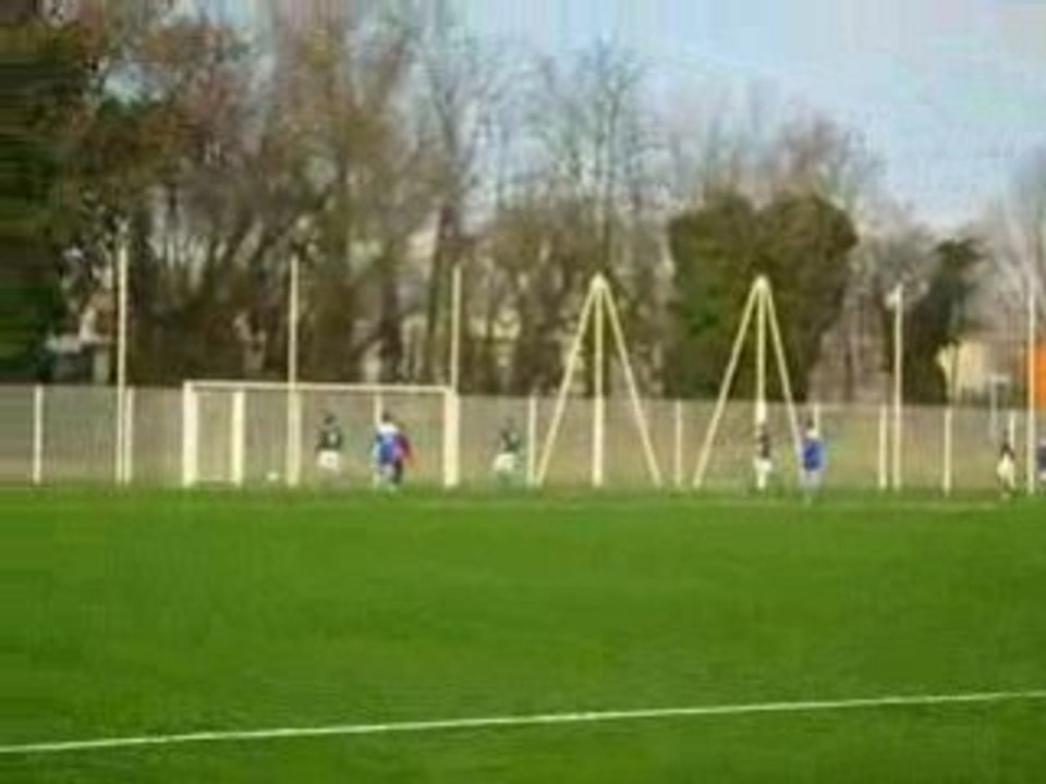 but de benoit on sait pas comment mais il est rentré dedans