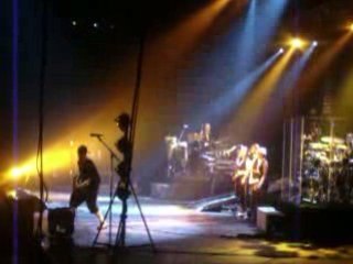 L'entrée de M Pokora sur scene