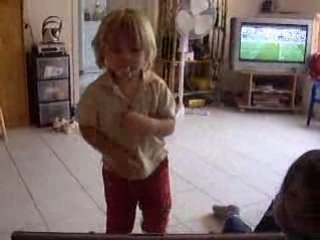 clément danse la tecktonic