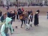 The Hot Melts - Busking outside Buckingham Palace