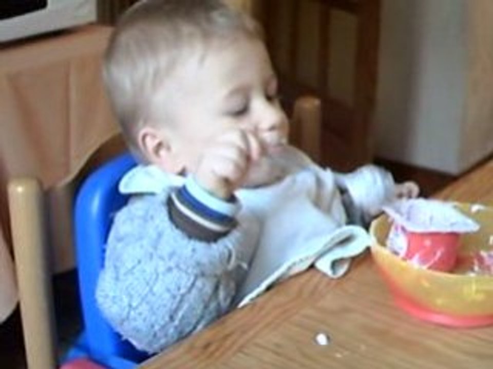 jules mange tout seul