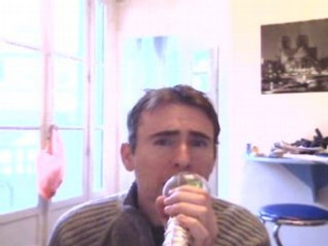 Wiwi égratigne La chanson d'Azima