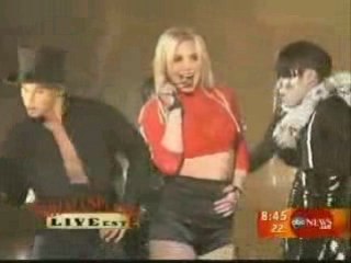 Britney Spears - Womanizer (GMA Britney's Birthday)