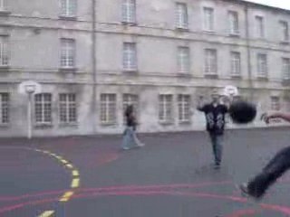 3/4 spécial guez: Alex marque un 3/4 spé au lycée...