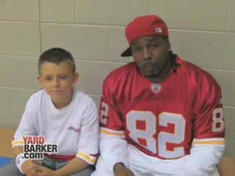Dwayne Bowe Supports Play 60