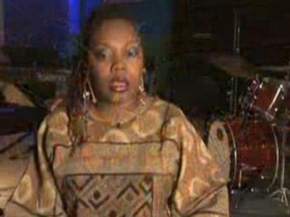 A visit with jazz singer Dee Alexander