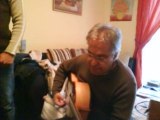 Papi Jacques me joue un ptit morceau avec sa guitare