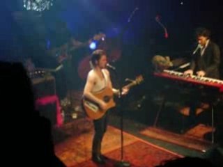 "-Julien je t'aime ! -Ta gueule !"