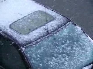 Grandvilliers : la neige tombe à gros flocons