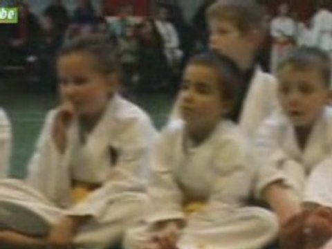 Actu24 - Wanze - Visite de Saint Nicolas au hall Omnisport