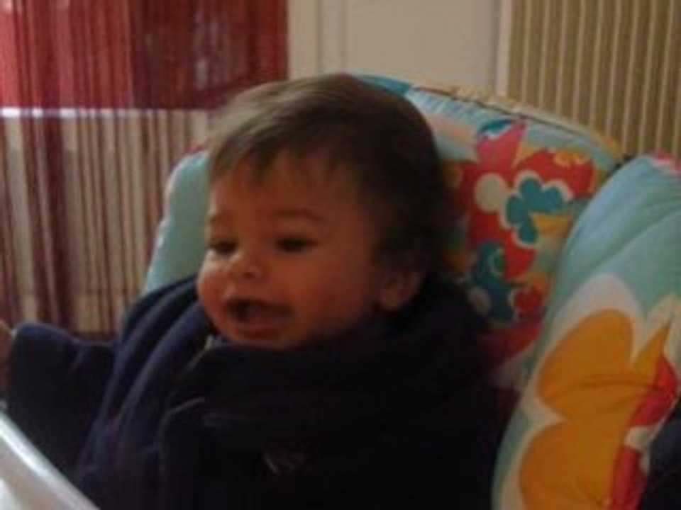 mon fils ilario qui prend un fou rire