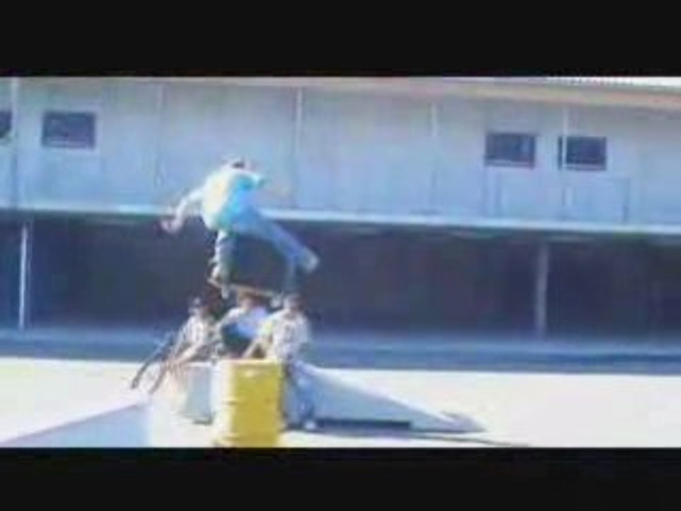 Daniel Rastall - Huge Ollie North, Heelflip manual - Skate