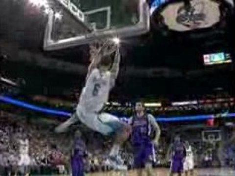 Tyson Chandler snags the alley-oop from CP3.