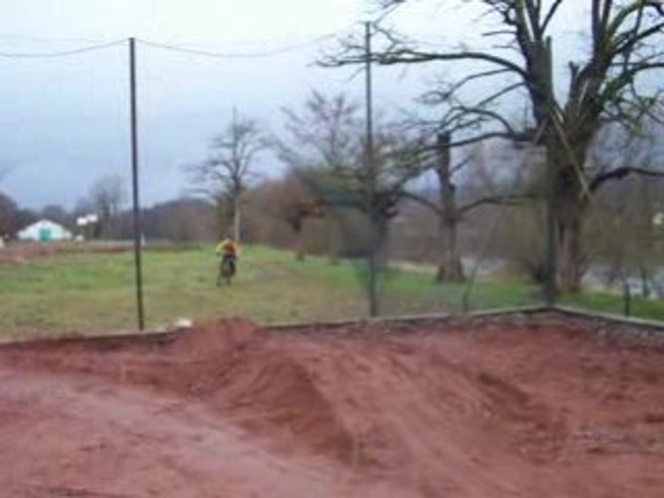 terrain de velos a pont saint vincent