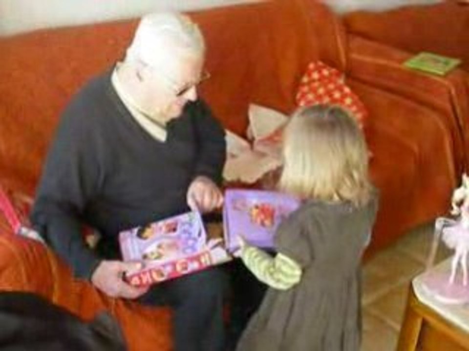 Emma 4 ans avec Papy et Mumu