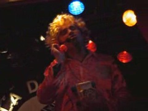 Alex et sa guitare & Cédric : Le Père Noël...pleure ?