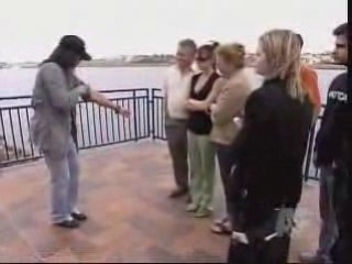 tour de magie (trop fort le gars) Criss Angel