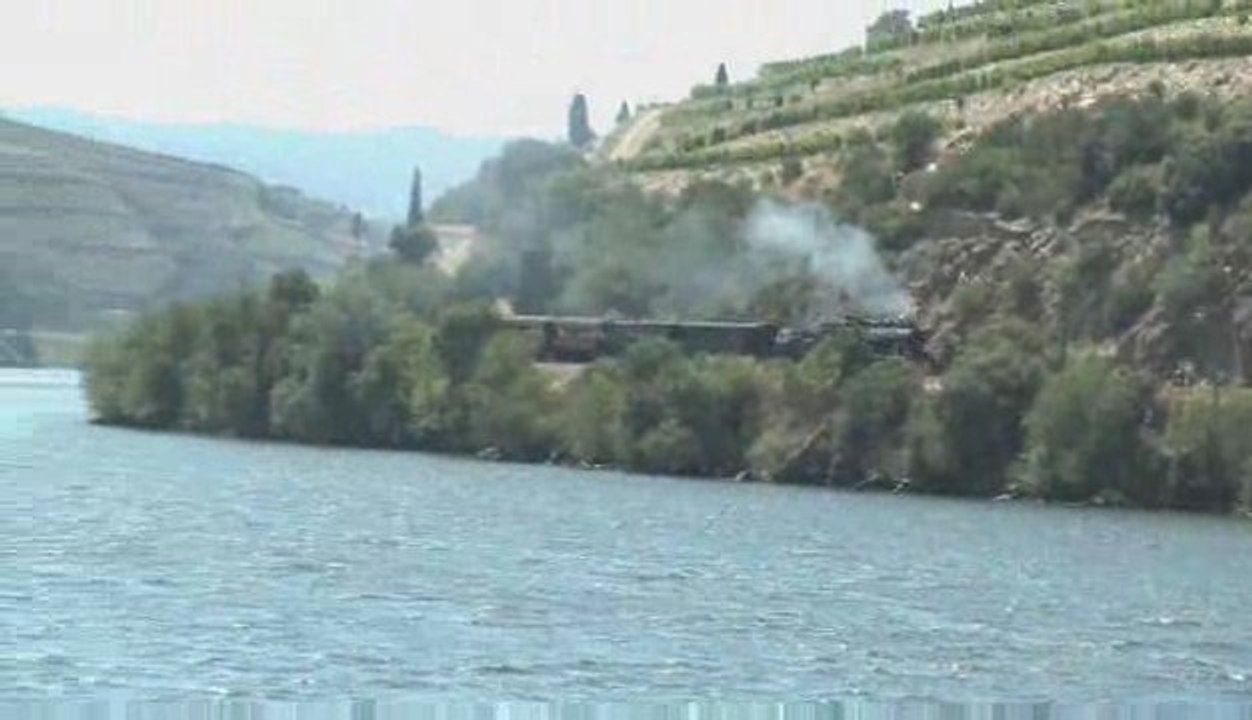 O Comboio a vapor na linha do Douro - Portugal
