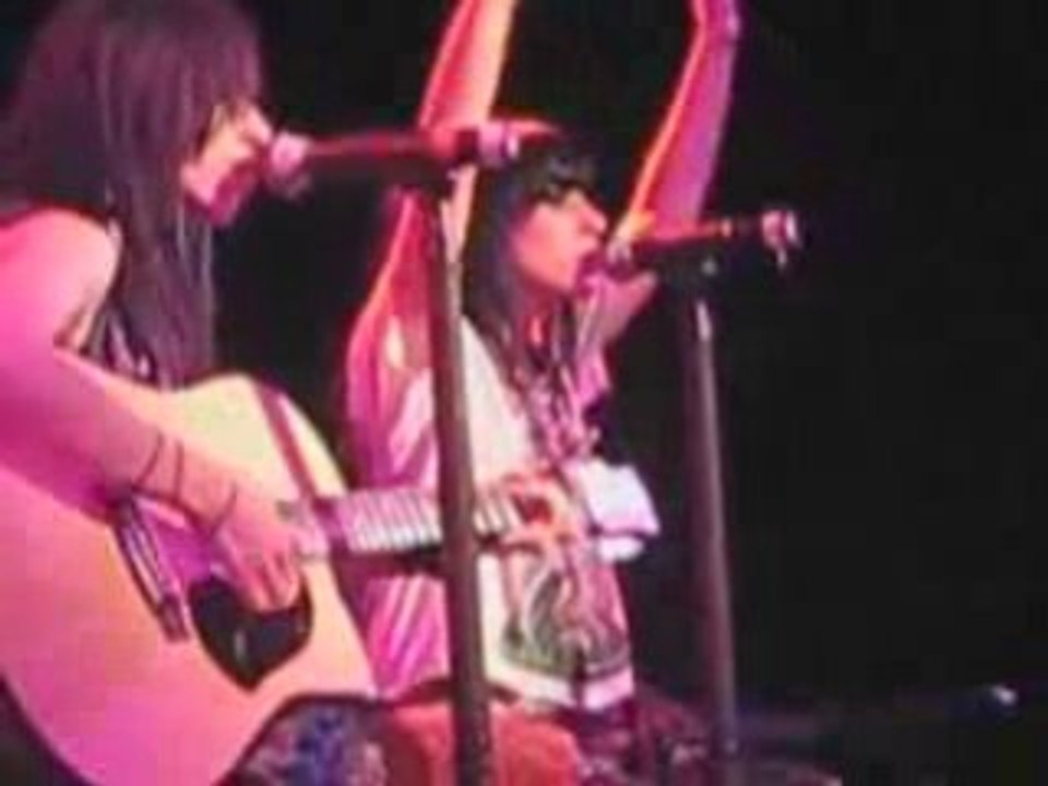 The Veronicas - Don't Say Goodbye @ The Roxy 04 02 082