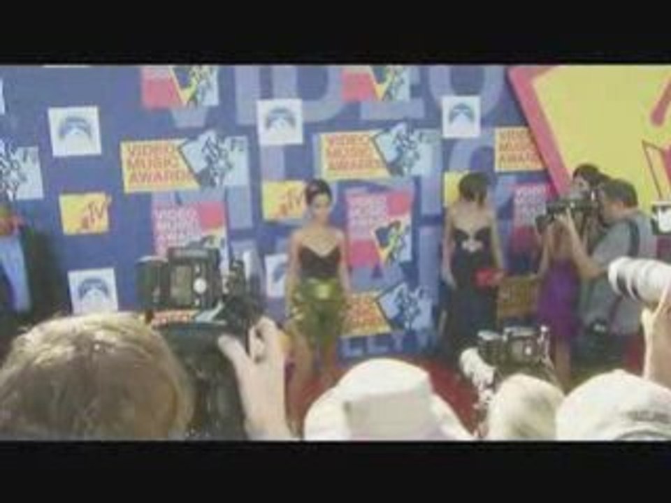 Rihanna MTV VMA's Red Carpet