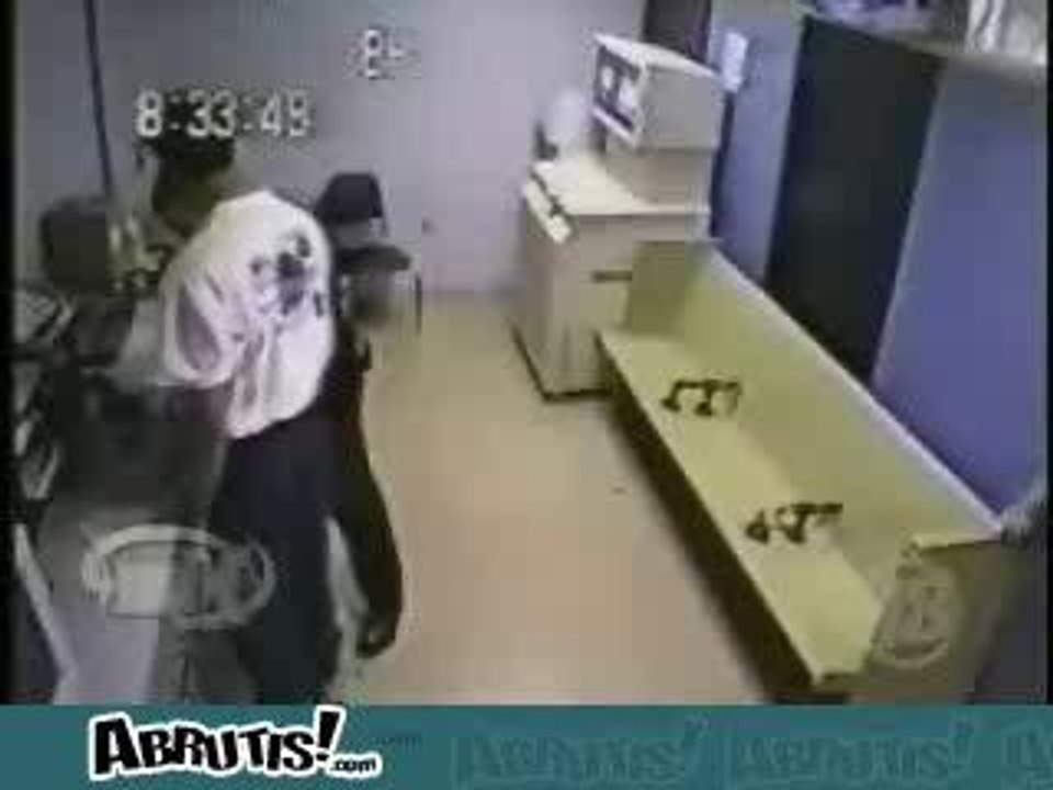 Bagarre au poste de police