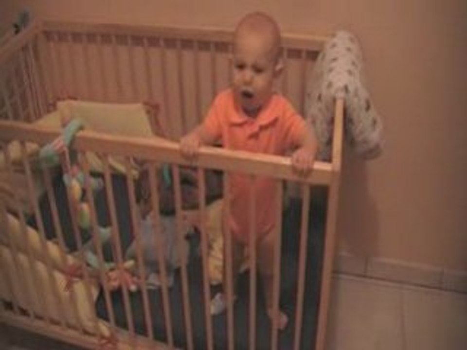 dav 10 mois ce met debout