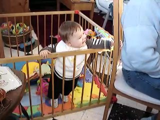 Milan fait des "guili" à son papi, puis a vu l'appreil photo