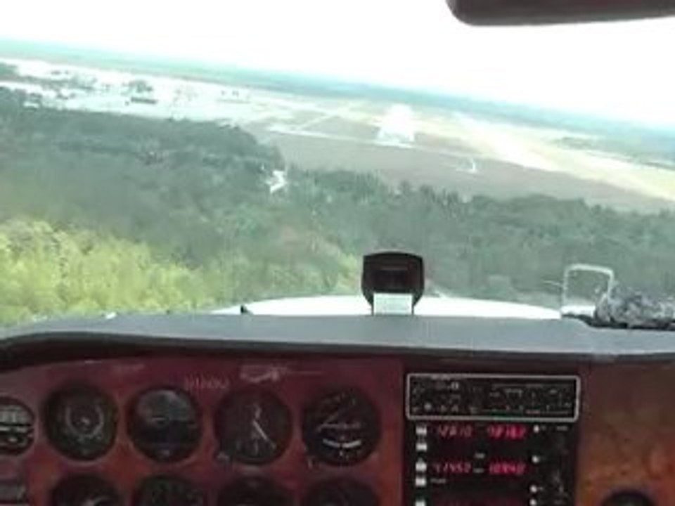 Cessna 172 X-Wind landing Cecil Aviation Expo 051907