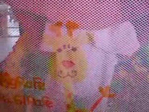 Jeanne debout dans le parc