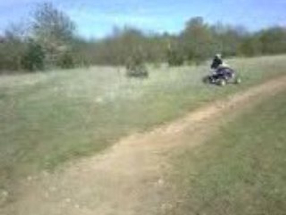 maz fait du quad.