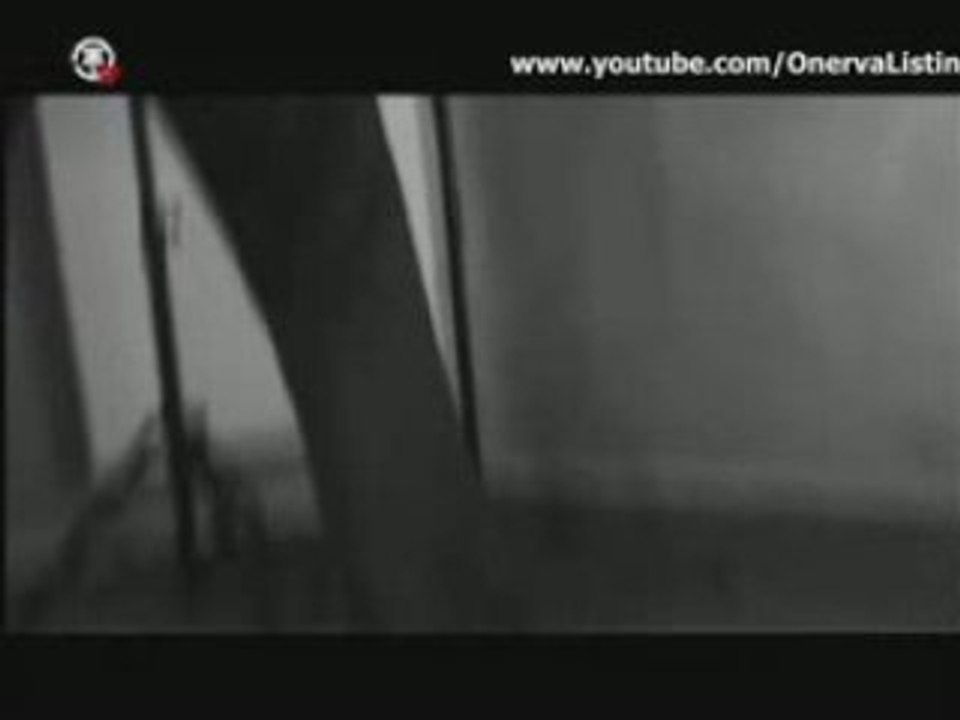 New son chanté par Bill dans Caught on Camera