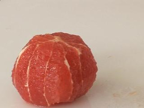 Peler un fruit à vif