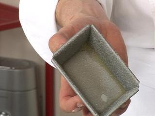 Beurrer, fariner ou sucrer un moule à cake