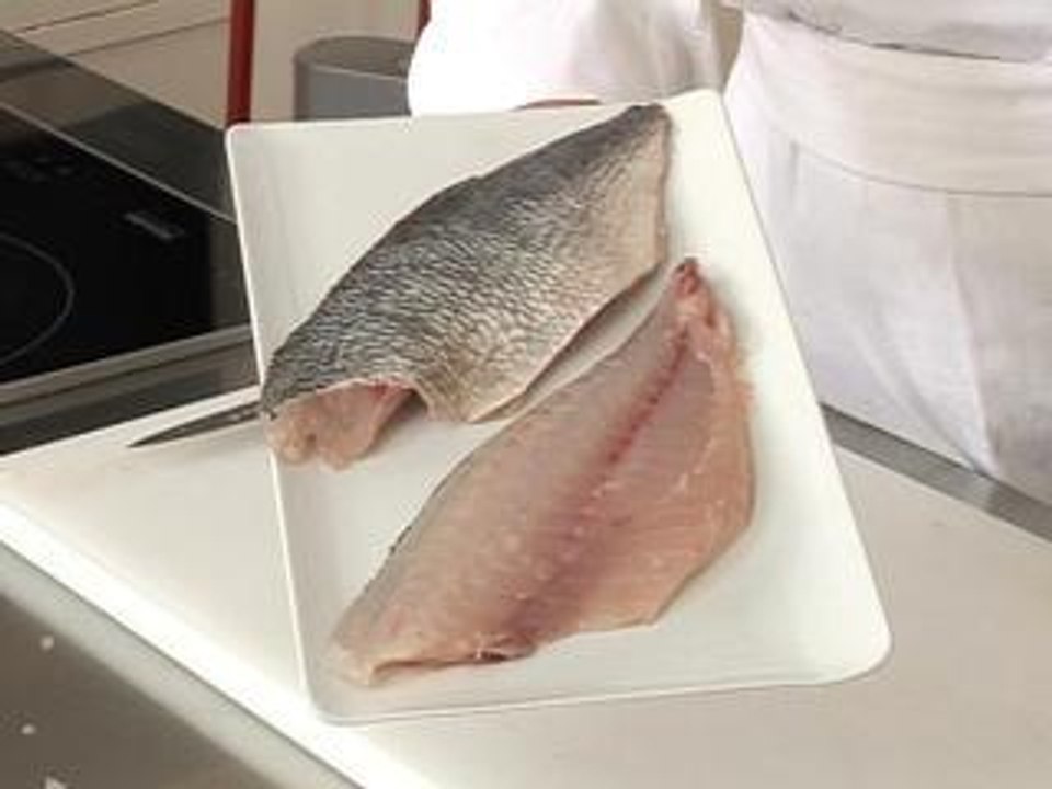 Lever les deux filets d'une daurade