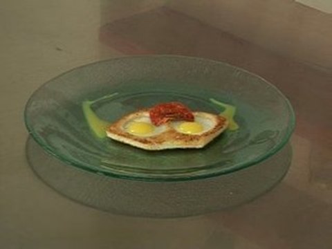 Lunette d'œuf de caille à la tomate confite