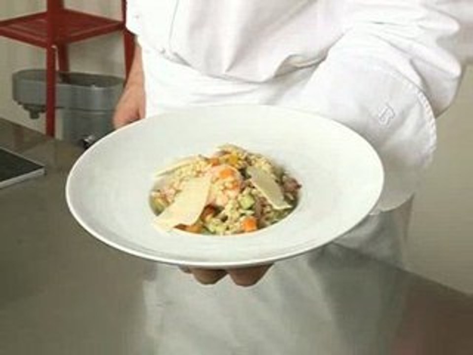 Minestrone de blé aux légumes croquants, gambas et parmesan